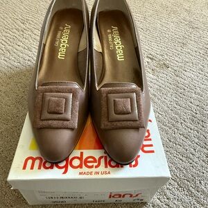 Vintage dead stock NWT Brown leather upper with Square suede Embellishment